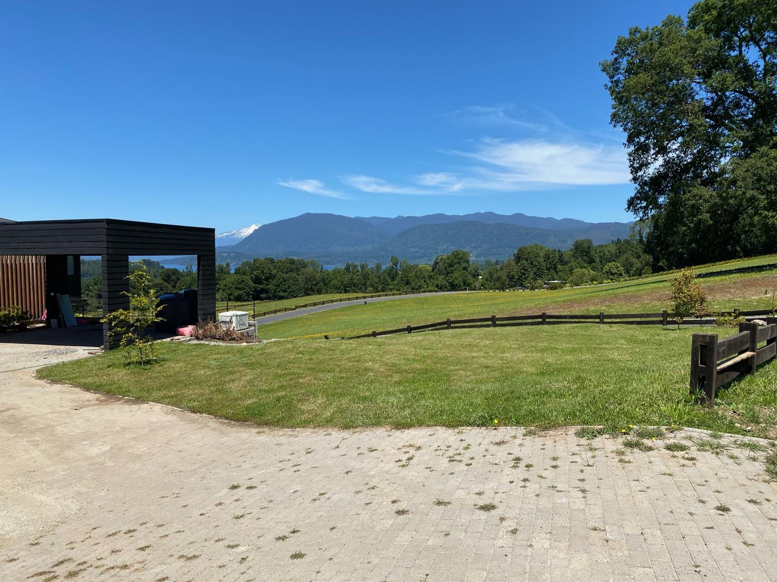 Jardín escalonado en Panguipulli con escalones de durmientes